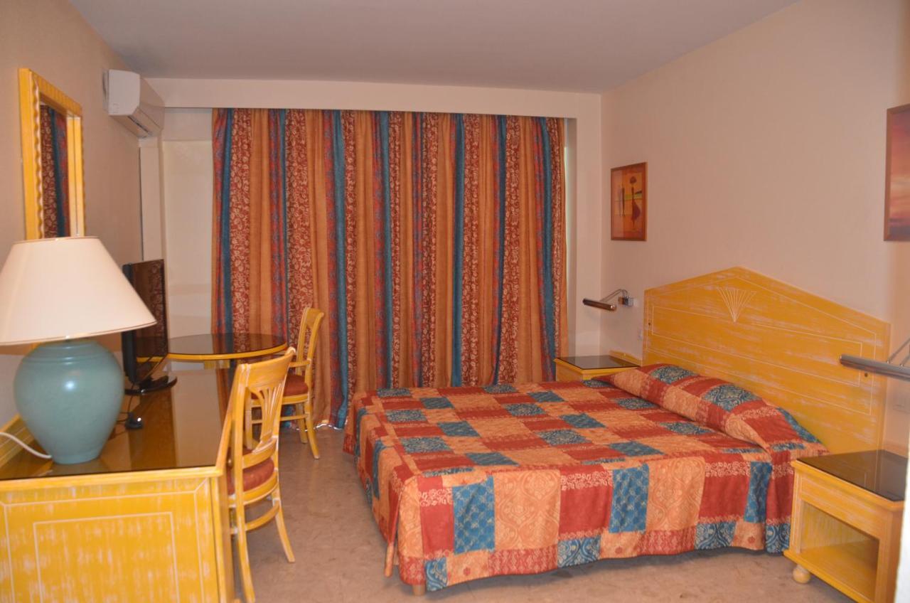 Hotel La Galleria Льо Ламентин Екстериор снимка