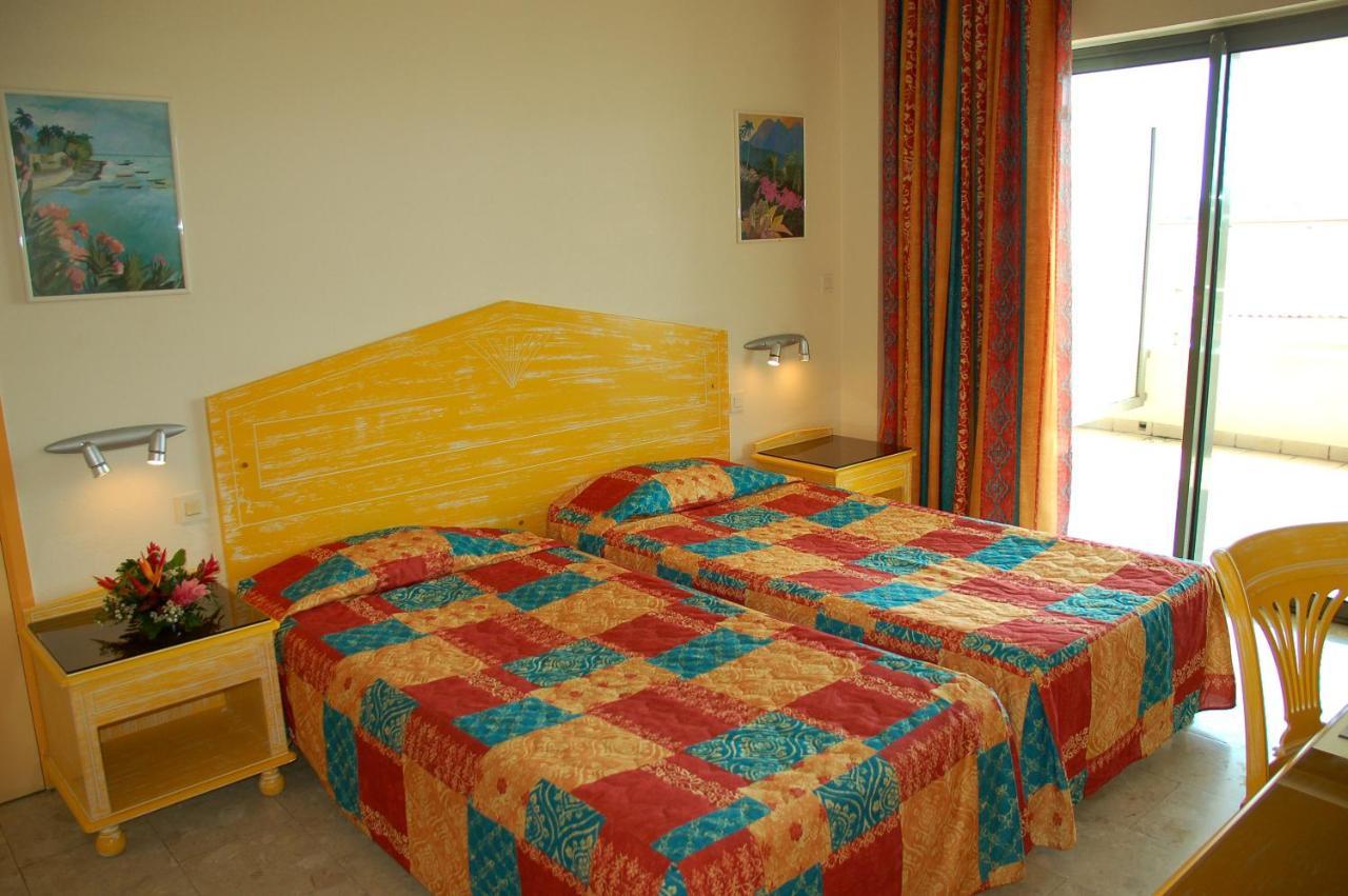 Hotel La Galleria Льо Ламентин Екстериор снимка