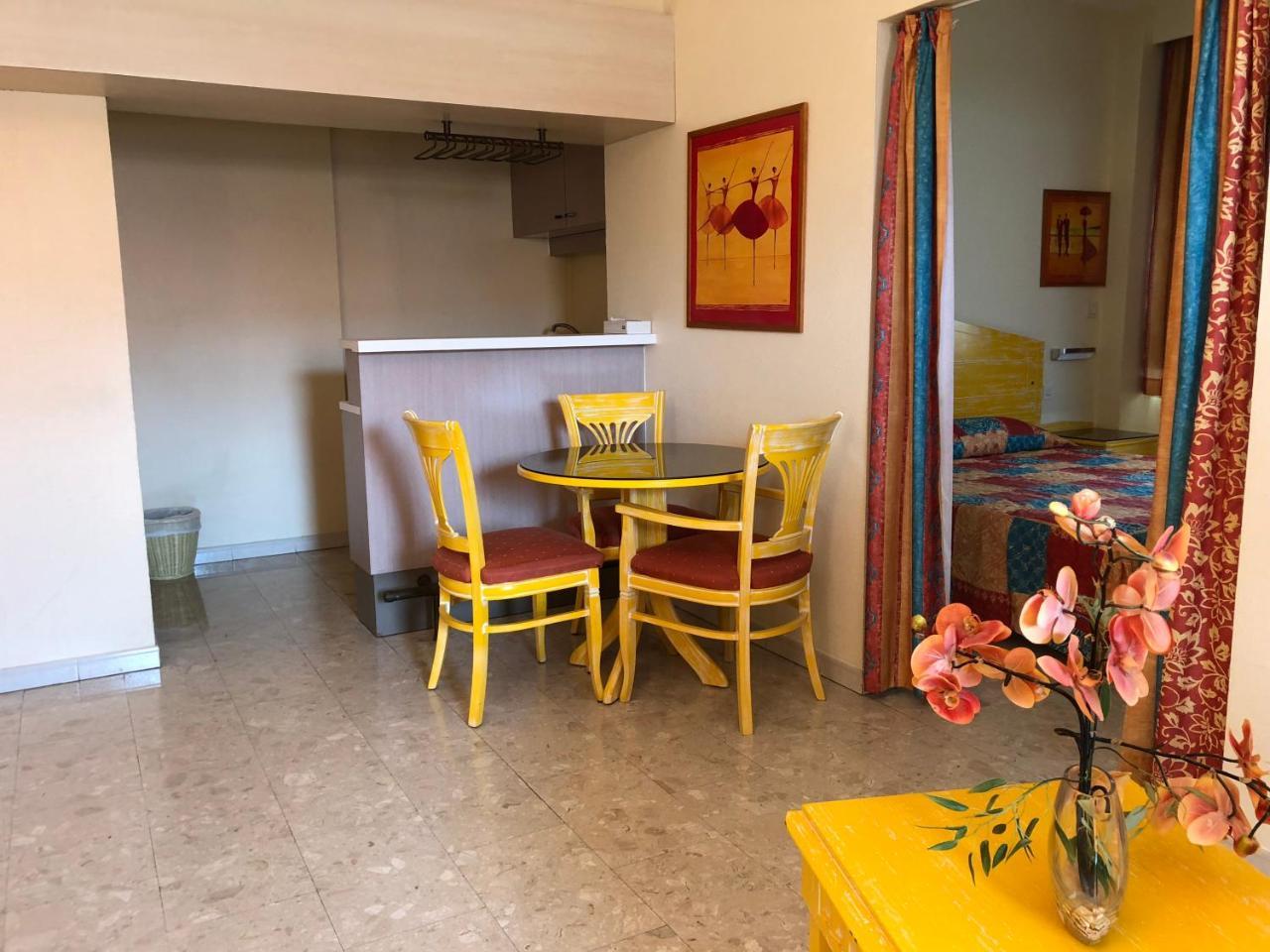 Hotel La Galleria Льо Ламентин Екстериор снимка